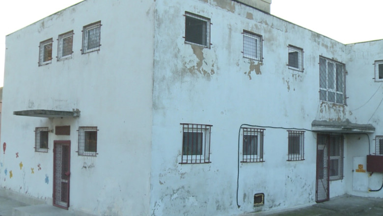 Anchete in plina desfasurare. Mama copilului inchis in beci a fost audiata de politisti Imagine