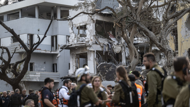 Andrei Tarnea, despre romanii blocati in Israel si Iran: „Sunt in relativa siguranta. Se incearca organizarea unor evacuari terestre” Imagine