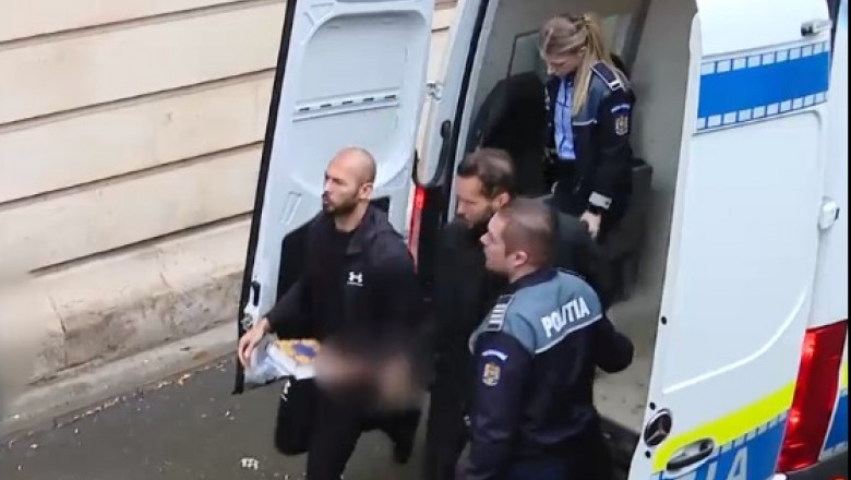 Andrew si Tristan Tate au fost adusi cu catuse la instanta. Judecatorii vor decide daca raman in arest Imagine