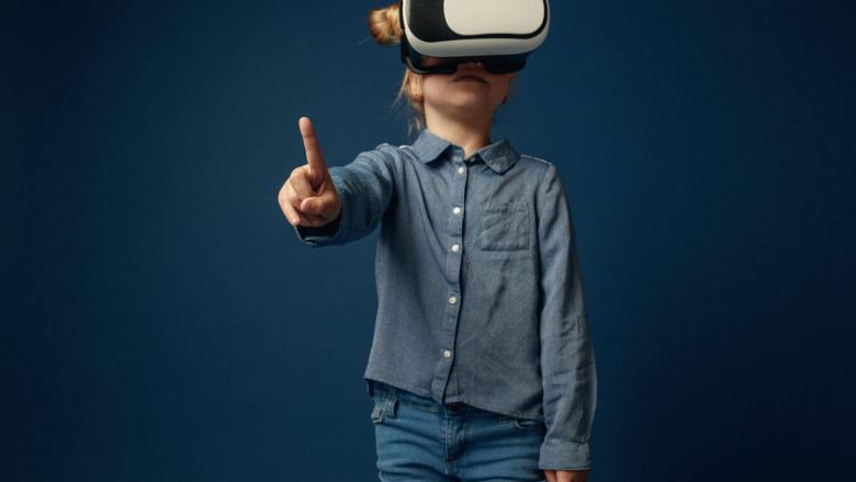Angajat al unui loc de joaca, retinut pentru ca agresa sexual o fetita de 11 ani ce folosea un simulator de realitate virtuala Imagine