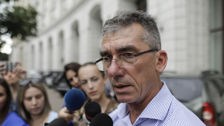 Angajatii din Finante renunta la proteste. Ce promisiuni au obtinut dupa trei ore de negocieri cu Marcel Bolos Imagine