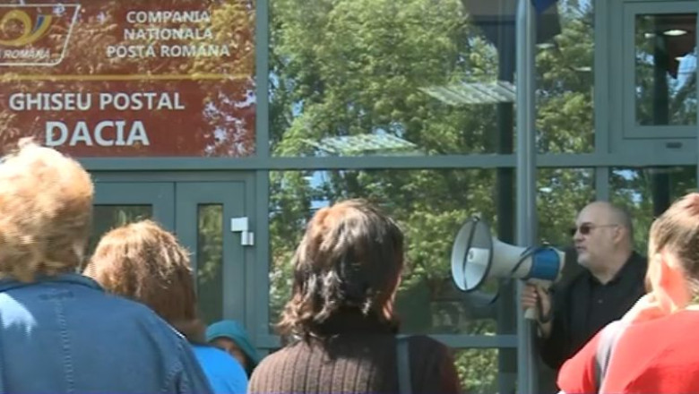 Angajatii Postei Romane au iesit in strada. Ei cer majorarea salariilor cu 20% Imagine