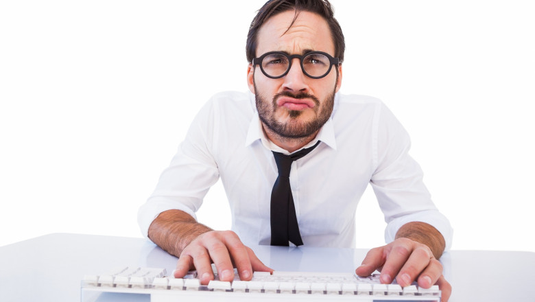 Angajatorul trebuie sa deconteze pretul ochelarilor de vedere pentru angajati. Decizie CJUE in urma procesului deschis de un roman Imagine