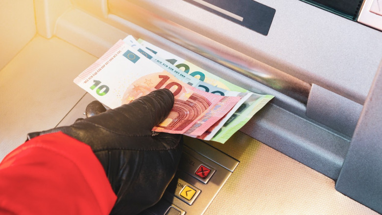 Angajatul unei banci a dat un "tun" de o jumatate de milion de lei, cu o metoda ingenioasa, fentand principiul "celor patru ochi" Imagine
