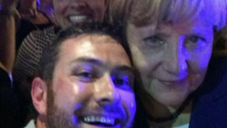 Angela Merkel, la berarie in Brisbane. Cancelarul german a facut selfie-uri cu mai multi clienti Imagine