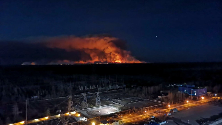 ANM: Un nor de fum din zona Cernobil se deplaseaza catre sud-vestul Ucrainei si nordul Marii Negre Imagine
