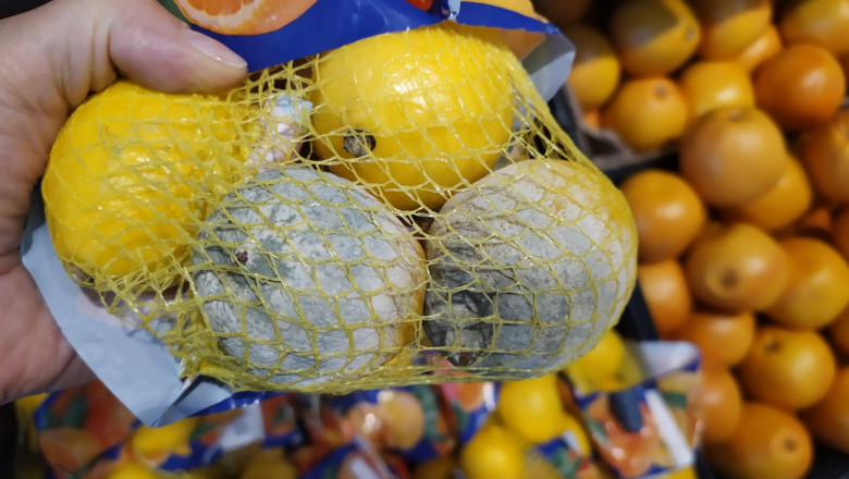 ANPC a amendat 50 de magazine Auchan din toata tara. Au descoperit fructe si legume mucegaite, alimente expirate si ustensile murdare Imagine