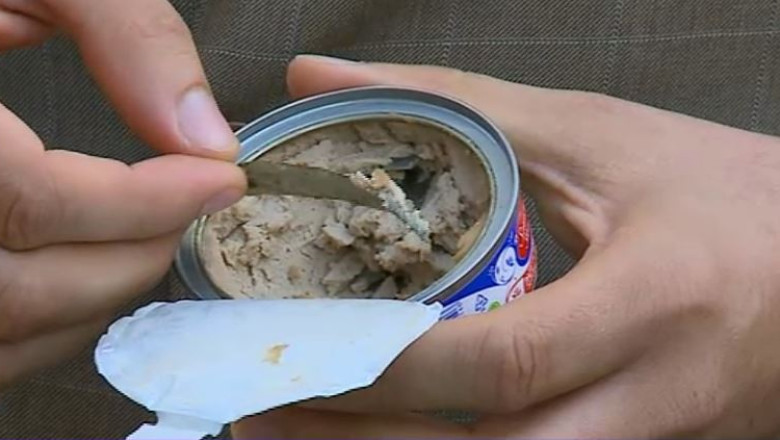 ANPC a retras zeci de conserve de pe piata, dupa ce un brasovean a gasit tabla intr-o conserva de pate Imagine