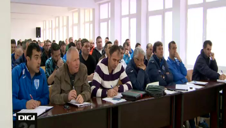 Antrenorii romani invata dupa modelul german. Peste 150 de antrenori, prezenti la cursuri la Craiova Imagine