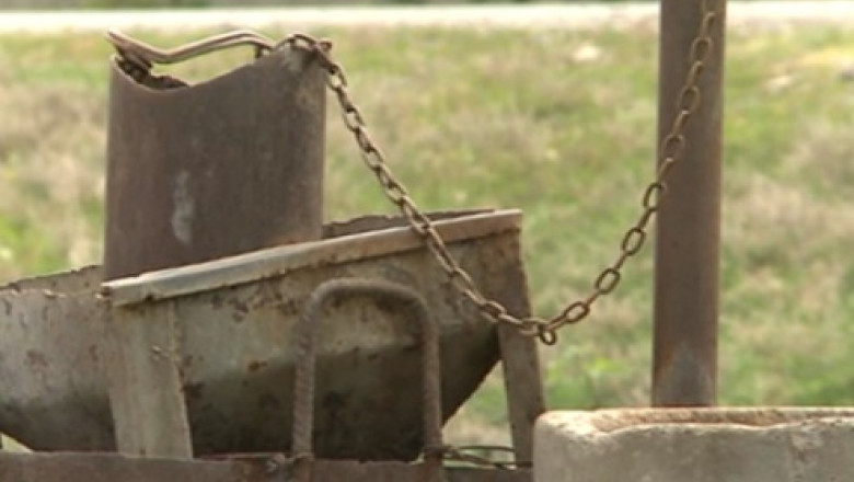 Apa din fantana, gratuita, dar infestata. Cismelele zac nefolosite Imagine