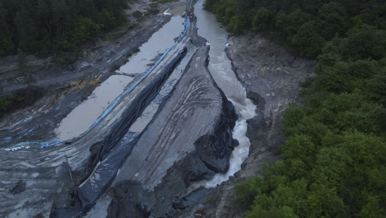 Apa sarata de la Praid ajunge in Arad. Oamenii din 4 localitati din Mures au ramas fara apa. Precizarile Prefecturii Alba Imagine