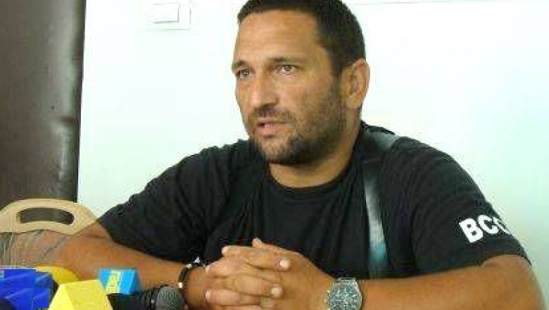 Aparatorii lui Traian Berbeceanu ies din nou in strada: Peste 100 de persoane au protestat la sediul DIICOT Deva Imagine