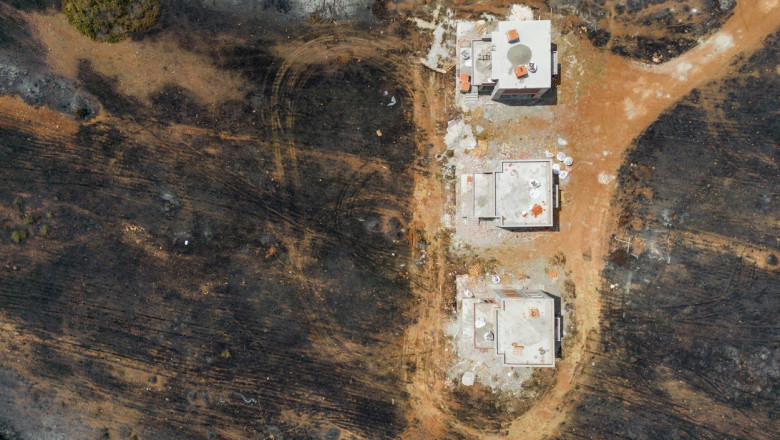 „Apocalipsa” in imagini. Cum arata zonele din Grecia distruse de incendiile puternice. Sase regiuni sunt inca sub „pericol extrem” Imagine