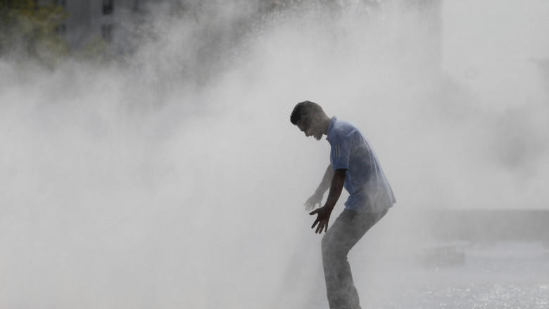 Aproape 100.000 de apeluri la 112 au fost inregistrate in weekend, in timpul primului cod rosu extins de canicula Imagine