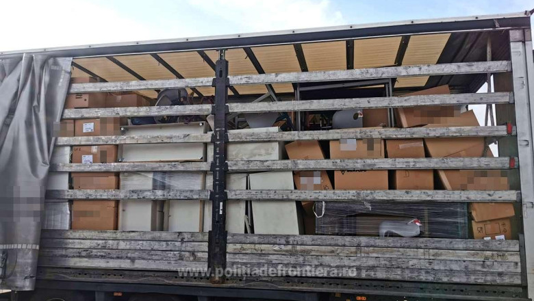 Aproape 3 tone de deseuri au fost gasite si oprite la intrarea in tara. Traficul ilegal de deseuri a crescut cu 180% Imagine