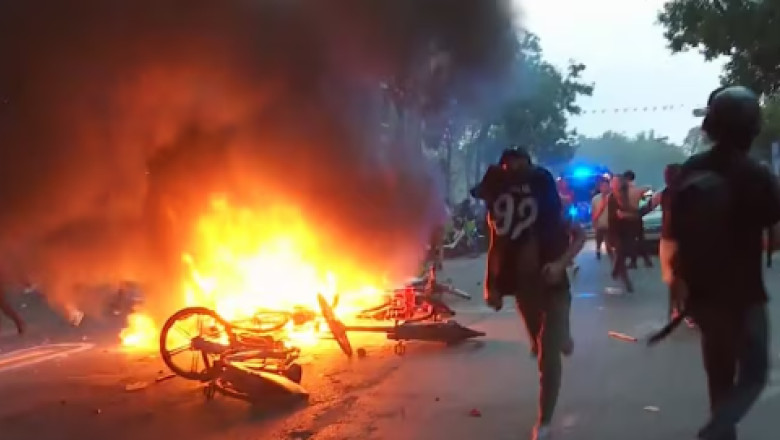 Aproape 800 de persoane au fost arestate in Franta, dupa victoria PSG in finala Ligii Campionilor. Un tanar a murit noaptea trecuta Imagine