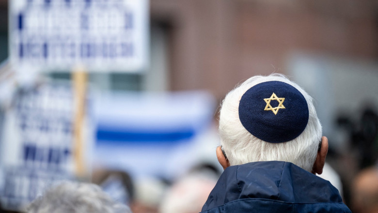 Aproape jumatate dintre evreii din Romania considera ca antisemitismul a crescut in ultimii 5 ani (sondaj) Imagine