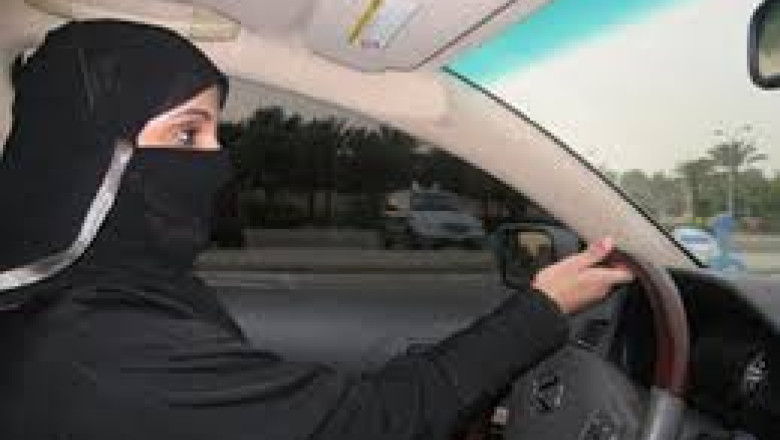 Arabia Saudita. Femeile care sofeaza pot avea probleme cu ovarele, avertizeaza un cleric Imagine