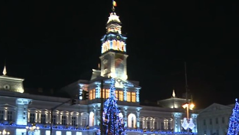 Arad, cuprins de magia sarbatorilor de iarna: a pornit iluminatul festiv, s-a deschis Targul de Craciun Imagine