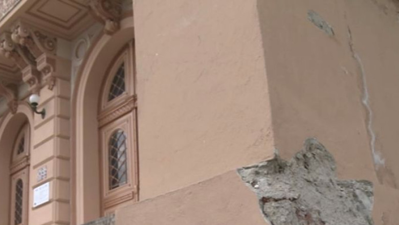 ARAD. Reabilitarea Colegiului National „Moise Nicoara”, scumpa si facuta de mantuiala Imagine