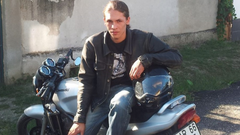 Aradeanul arestat preventiv pentru terorism planuise sa arunce in aer un restaurant si sa-si ucida parintii Imagine