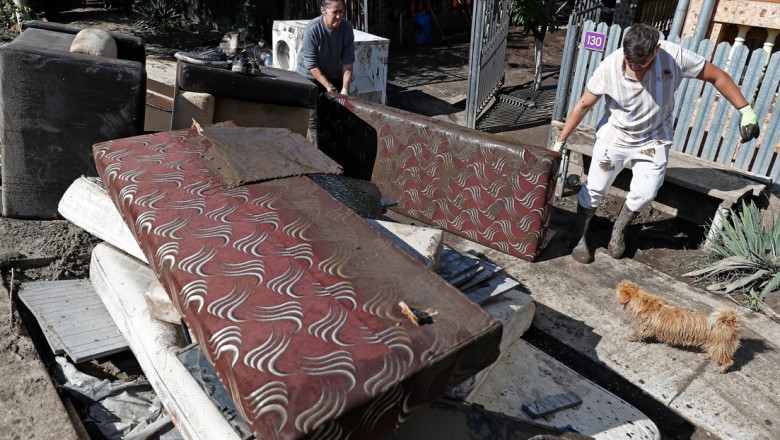 Arafat: Inca 1.000 de pompieri vor ajuta la curatarea caselor inundate din Moldova. Speram in 48 de ore sa eliminam efectele imediate Imagine