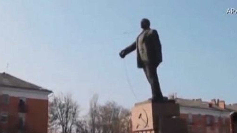 ArcelorMittal a demolat statuia lui Lenin de la combinatul din Krivoi Rog Imagine