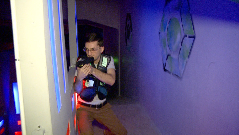 Arena armelor laser - locul unde oradenii traiesc pe viu jocurile video Imagine