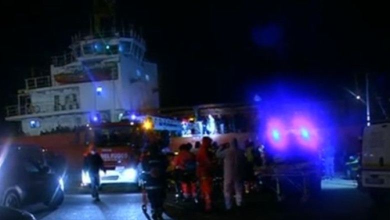 Arestari in cazul cargoului sub pavilion moldovenesc. Capitanul navei si trei marinari, gasiti ascunsi printre imigranti Imagine