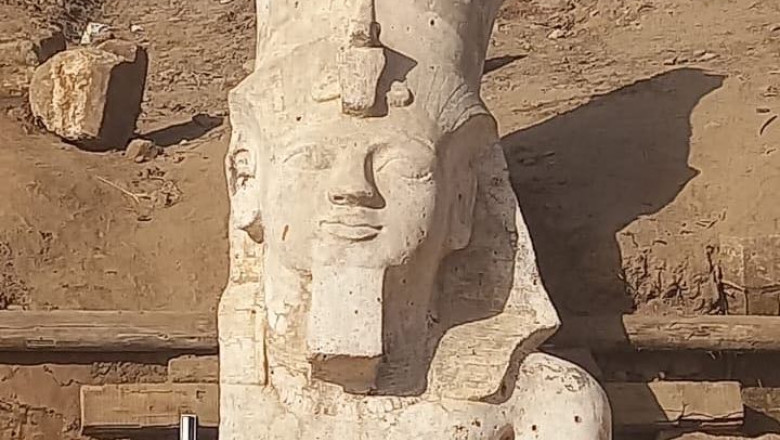 Arheologii au dezgropat o sectiune dintr-o statuie masiva a faraonului Ramses al II-lea Imagine