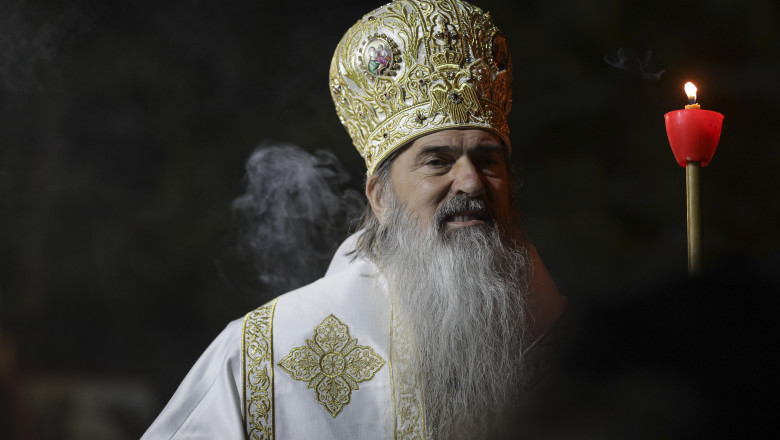 Arhiepiscopul Teodosie a fost intrerupt in timpul slujbei. "Sa-mi dai banii inapoi, diavole ce esti!" Imagine