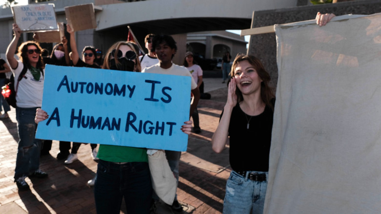 Arizona a reimpus o lege draconica anti-avort din 1864 Imagine