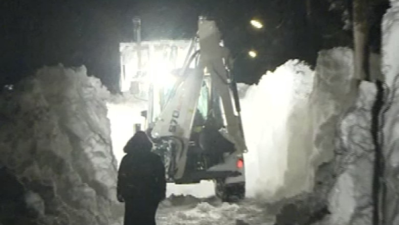 Armata a deszapezit drumul spre manastirea Podul Bulgarului, unde 20 de maicute au fost izolate trei zile Imagine