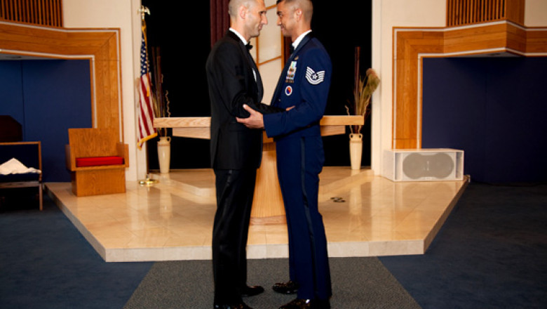 Armata americana acorda drepturi egale pentru militarii homosexuali casatoriti legal Imagine