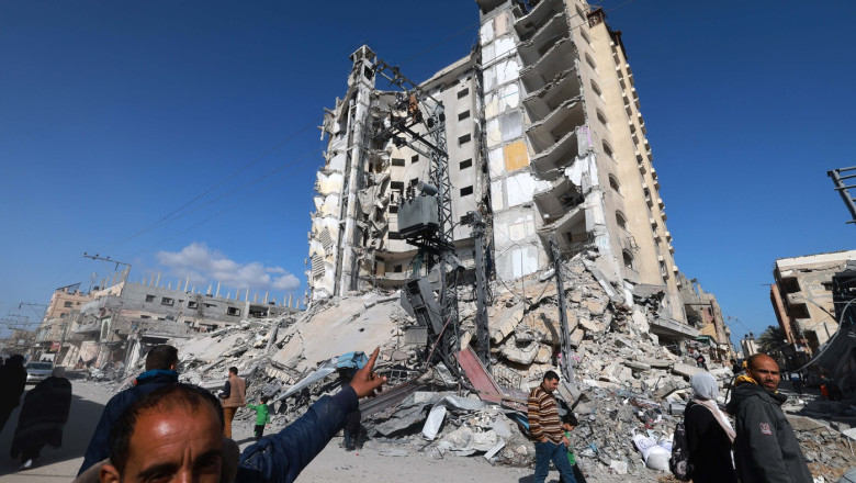 Armata israeliana a bombardat masiv Fasia Gaza, in ajunul Ramadanului. Zeci de oameni au murit in ultimele ore Imagine