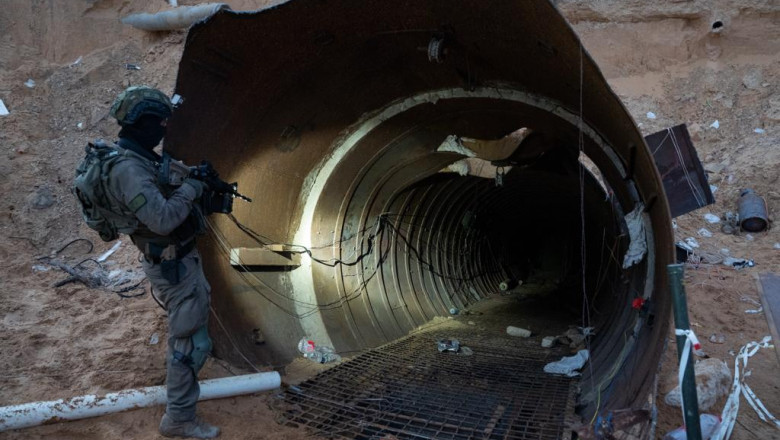 Armata israeliana recunoaste ca a inundat tunelurile Hamas de sub Fasia Gaza Imagine