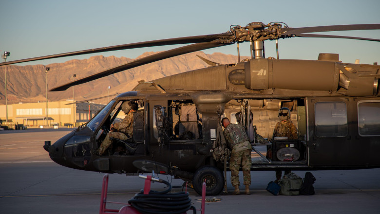 Armata SUA isi echipeaza elicopterele Black Hawk pentru lansarea de drone. „Vor mai fi si alte schimbari pe campul de lupta” Imagine