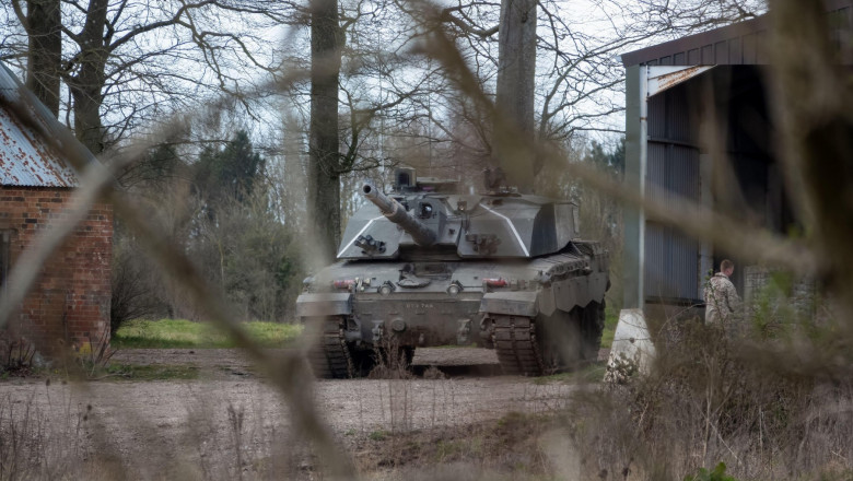 Arme si vehicule militare britanice ar putea fi fabricate in Ucraina sub licenta Imagine