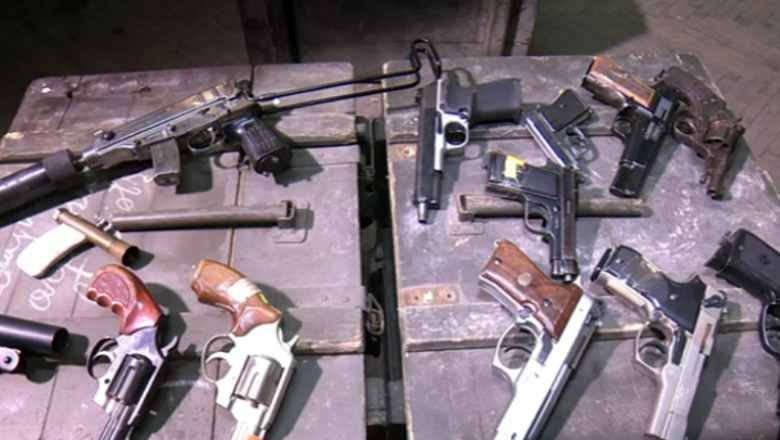 Arsenalul interlopilor. Clanurile aduc arme din fosta URSS sau pusti folosite de fortele speciale din America Imagine