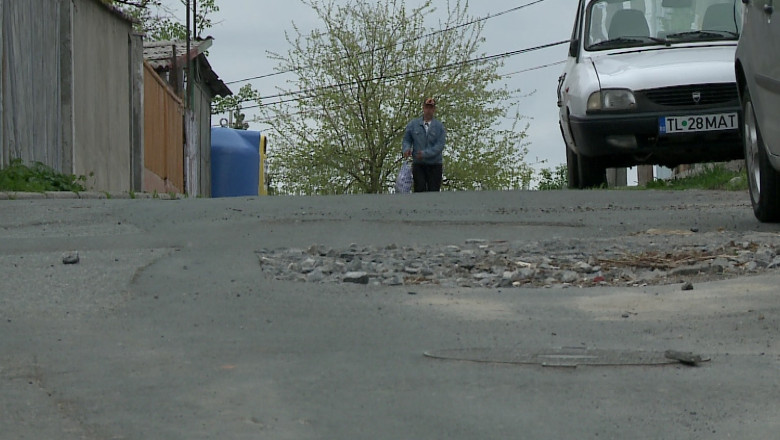 Asfaltare nemteasca de mantuiala. In Tulcea, antreprenorul german refuza sa repare strazile pline de gropi Imagine