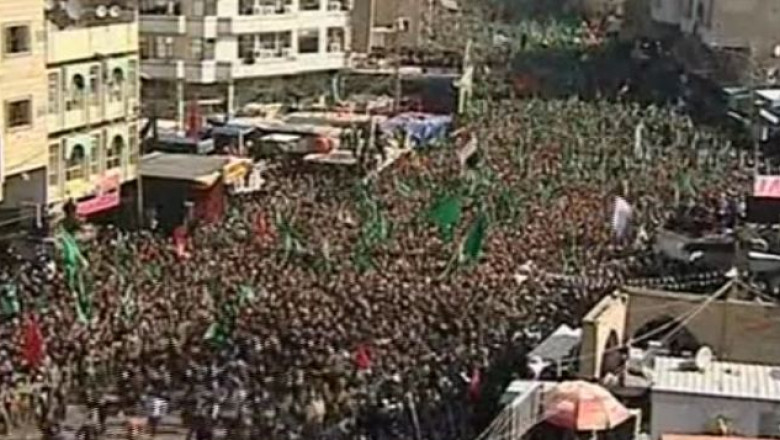 Ashura este cea mai mare sarbatoare a musulmanilor siiti. Sute de mii de oameni s-au adunat la moschei Imagine