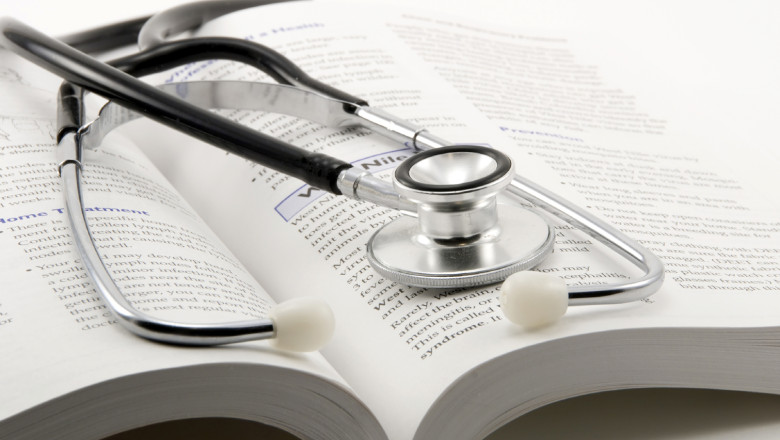 Asistentii medicali care au absolvit inainte de 2009 si vor sa lucreze in strainatate trebuie sa se intoarca la scoala Imagine