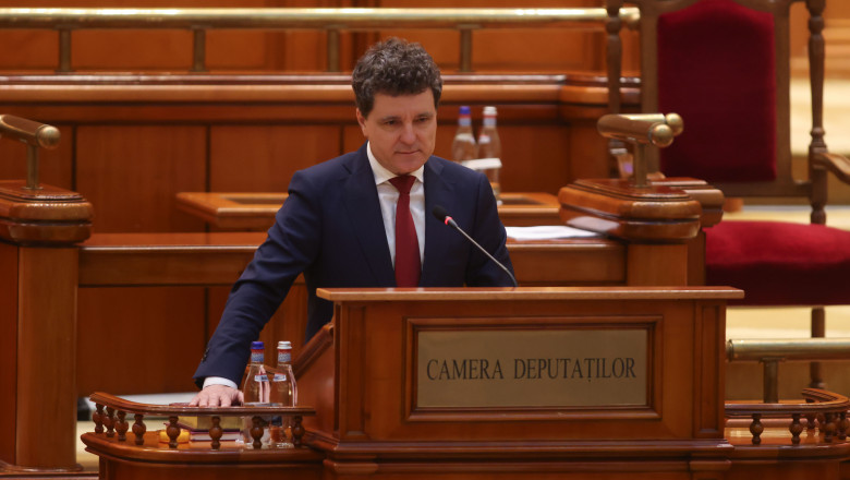 Associated Press: Noul presedinte al Romaniei a depus juramantul. Criza politica se atenueaza, dar la orizont se anunta provocari Imagine