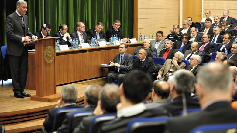 Astazi au loc alegeri la FRF. Dupa condamnarea lui Gica Popescu, in cursa au mai ramas cinci candidati Imagine