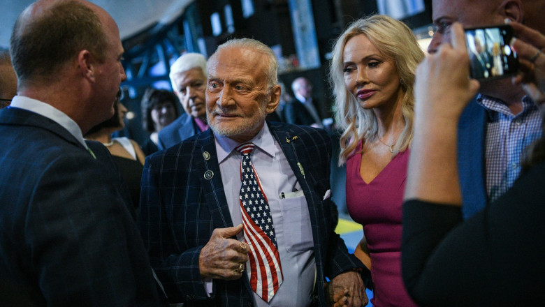Astronautul Buzz Aldrin, dupa ce s-a casatorit la 93 de ani cu romanca Anca Faur: „Sunt cel mai norocos om din lume” Imagine