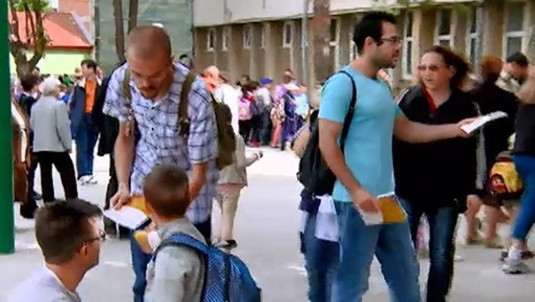 ASUR: stop indoctrinarii religioase in scoli! Ora de religie, obligatorie sau nu? Imagine