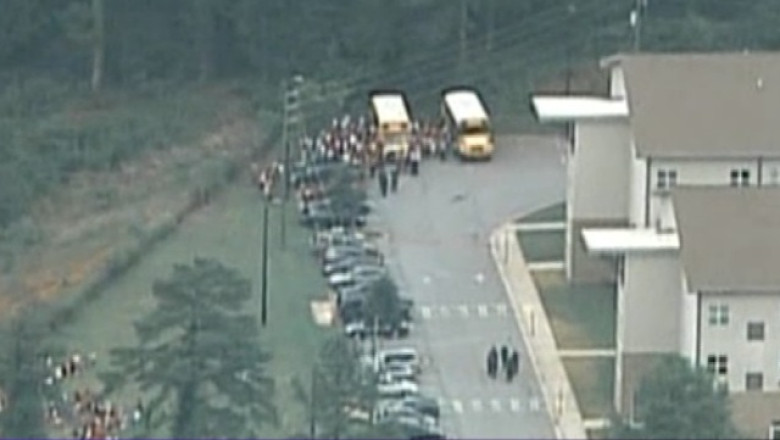 Atac armat intr-o scoala din SUA Imagine