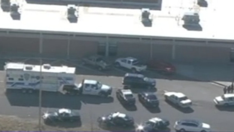 Atac armat la o scoala din SUA. Un elev de 12 ani inarmat cu o pusca a ranit grav doi colegi in New Mexico Imagine