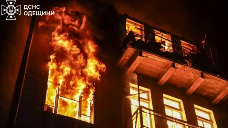 Atac cu drone al Rusiei asupra Odesei: 10 lovituri, incendii de amploare, un mort si 14 raniti, inclusiv pompieri Imagine