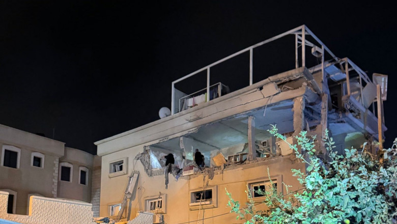 Atac cu racheta in centrul Israelului vineri noapte. Libanul anunta peste 50 de morti in urma unor lovituri israeliene fara avertisment Imagine